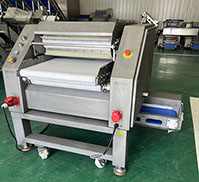 Automatic chicken breast skinner machine